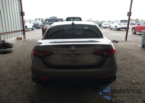 2019 Alfa Romeo Giulia z USA, uszkodzony, nr VIN ZARFAMAN8K7599187